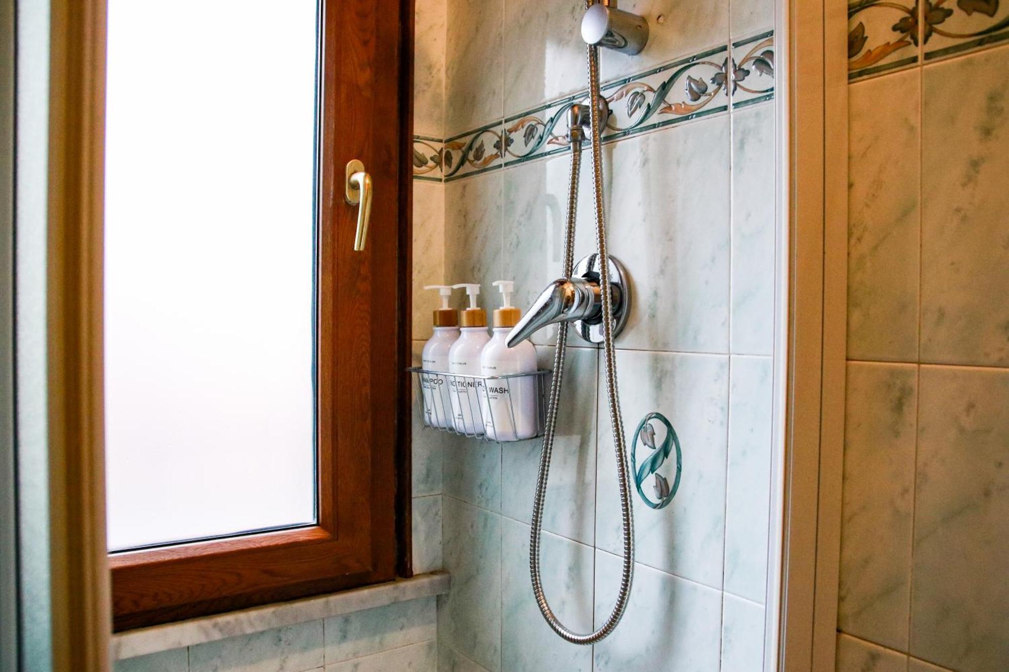 Casa Angelina - Appartamento Zona Sangiovanni Рим Екстер'єр фото